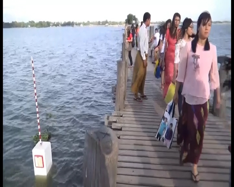 ဧရာဝတီျမစ္ေရ တိုးလာမႈေၾကာင့္ ဦးပိန္တံတား ေရနစ္ျမဳပ္ရန္ အနည္းငယ္သာလို
