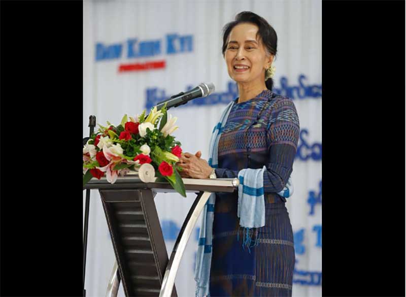 ဝန္ထမ္းမ်ားကုိ လုံေလာက္သည့္လစာႏွင့္အေဆာင္အေယာင္ေပးႏုိင္ရန္ စီစဥ္မည္ဟု အတုိင္ပင္ခံေျပာ