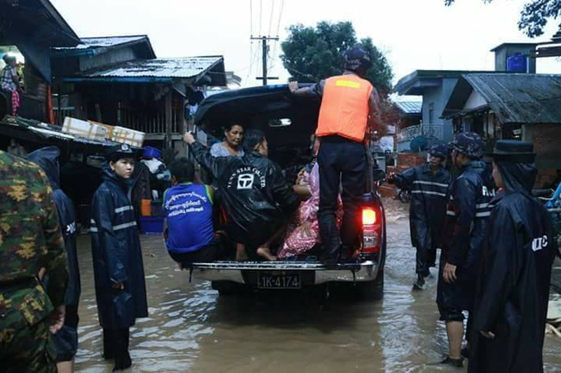 ကရင္ျပည္နယ္အႏွ႔ံ ေရႀကီး၊ ဘားအံၿမိဳ႕တြင္ ေရေဘးကယ္ဆယ္ေရးစခန္း ၇ ခုဖြင့္