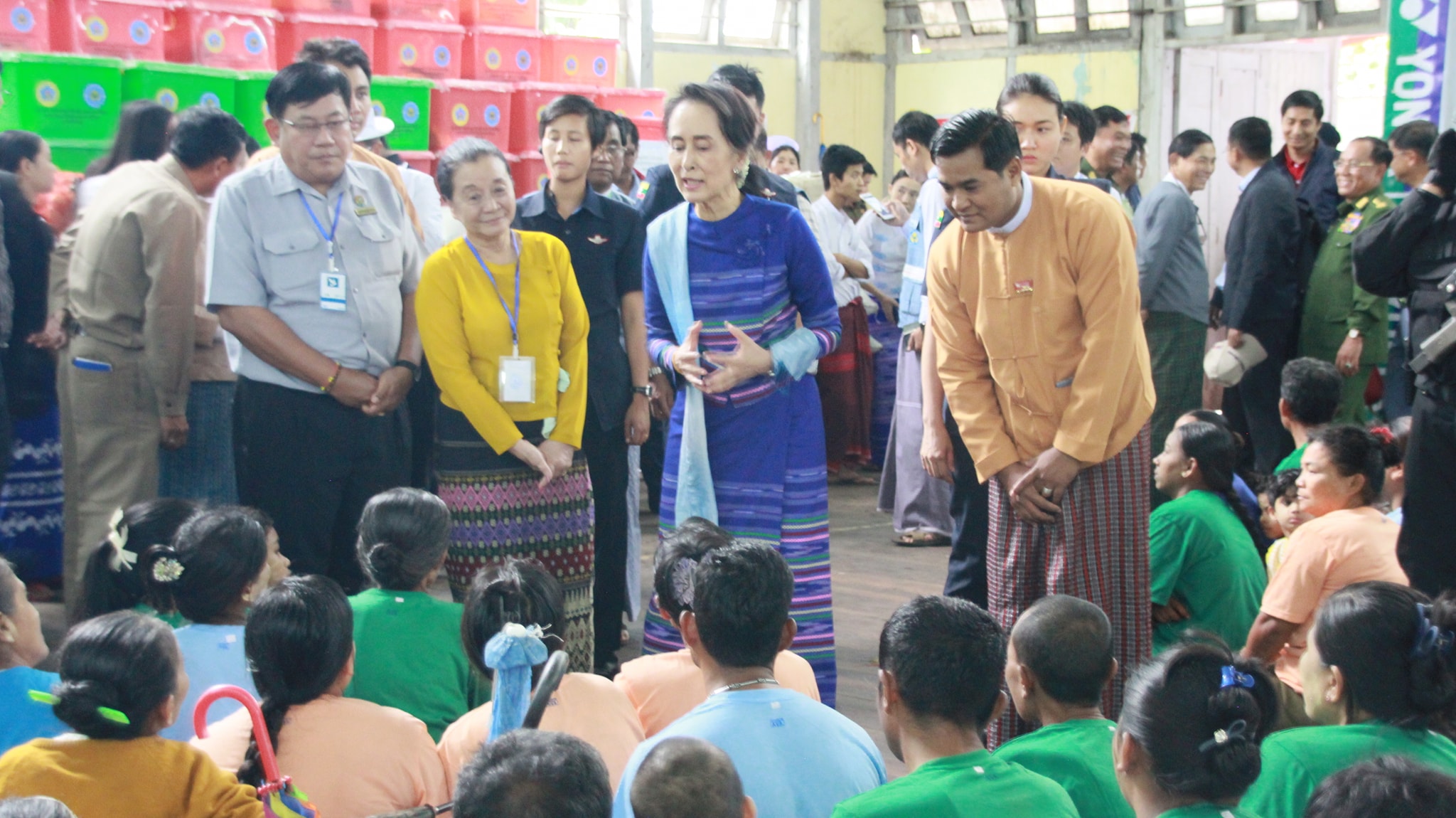 ဘားအံ ေရေဘးဒုကၡသည္မ်ားကို အတိုင္ပင္ခံပုဂၢိဳလ္ အားေပးစကားေျပာ
