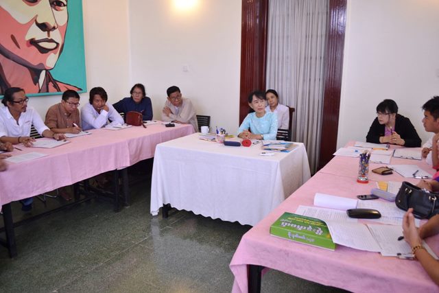ဗိုလ္ခ်ဳပ္သ႐ုပ္ေဆာင္ ဆန္ကာတင္ေ႐ြးပြဲ ေဒၚေအာင္ဆန္းစုၾကည္ ၾကည့္႐ႈအၾကံျပု
