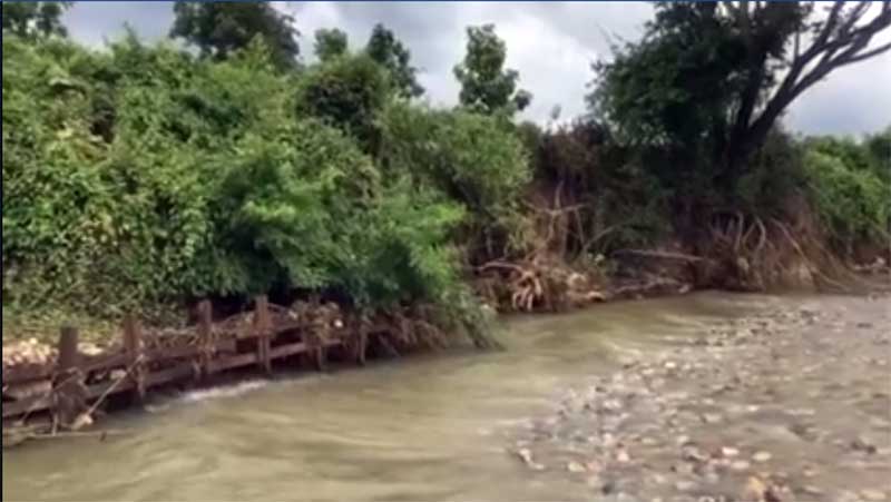 နဘားႏွင့္ပင္၀ယ္ၾကားက မီးရထားသံလမ္း ေရတုိက္စားခံေနရ၊ အျမန္ျပဳျပင္ေပးေစလုိ