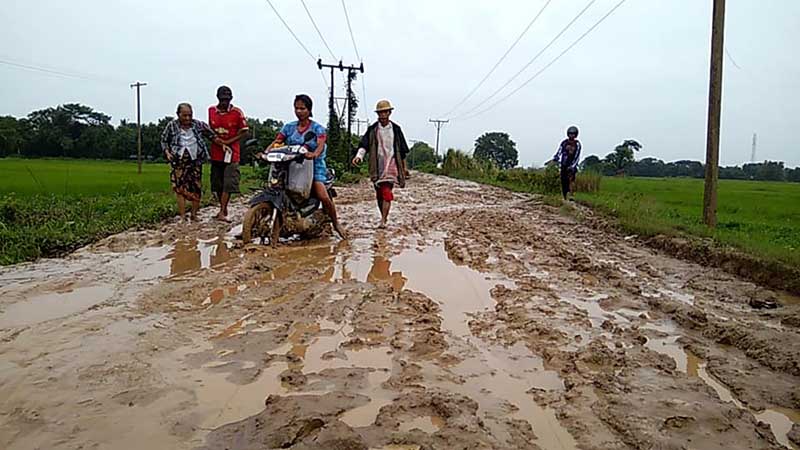 တိုက္ႀကီး-ၾကာအင္း ကုန္ထုတ္လမ္း အျမန္ဆုံးျပဳျပင္ေပးရန္ ေတာင္းဆုိ