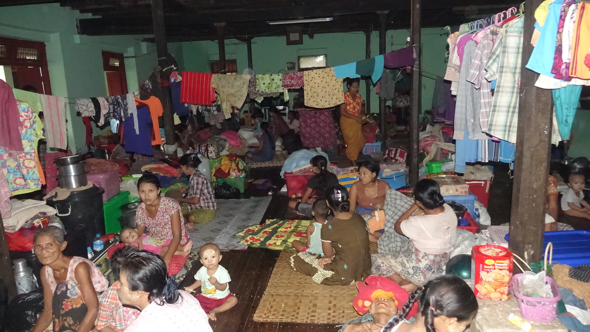 ဘီးလင္းၿမိဳ႕ ေလသာဘုန္းႀကီးေက်ာင္း ေရေဘးေရွာင္စခန္း (ဓာတ္ပံု)