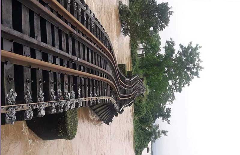 ေရႀကီးေရလွ်ံမႈေၾကာင့္ ပဲခူးကုိ ျဖတ္သန္းသည့္ ရထားခရီးစဥ္အားလုံး ရပ္နားထား