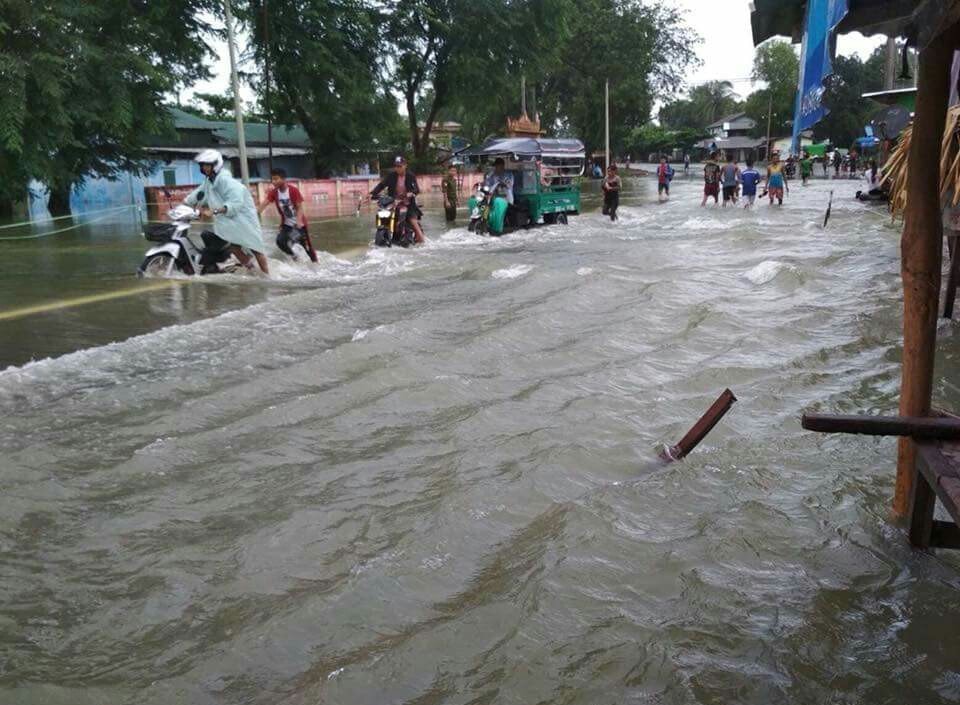 ကားလမ္းေရလ်ွံ၍ သထံု-ဘားအံ ယာဥ္လိုင္းမ်ား ရပ္နား၊ စက္ေလွခမ်ား ေစ်းျမင့္