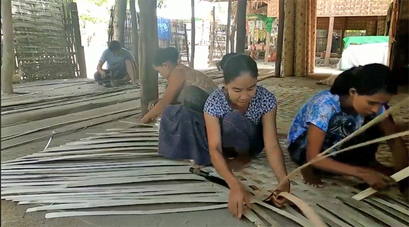 လမ္းပန္းဆက္သြယ္ေရး ေကာင္းမြန္လာ၍ ၾကအိုေက်းရြာ ​ဝါးထရံရက္​လုပ္​ငန္​း တြင္က်ယ္လာ