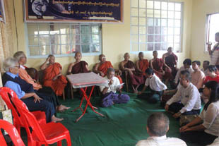 သံဃာေတာ္မ်ား ဦးေဆာင္ျပီး ေ႐ြွႊ၀ါေရာင္ေဖာင္ေဒး႐ွင္းဖြင့္ပြဲ က်င္းပ
