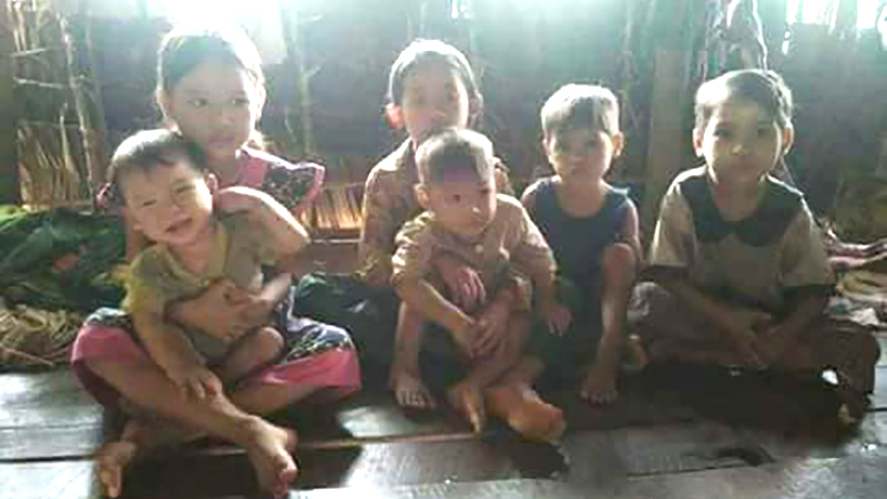 ႀကိဳးဆြဲခ်သတ္ေသသြားသည့္ ဇနီးေမာင္ႏွံ၏ လူမမည္ ကေလး ၆ ဦးကို ကူညီရန္ ကမ္းလွမ္း