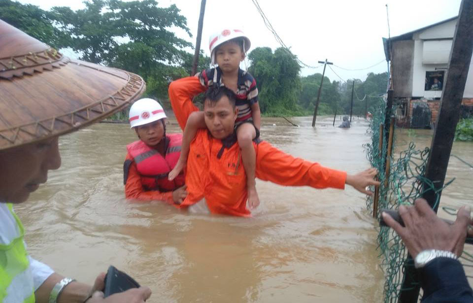ေရႊျပည္သာတြင္ ေရႀကီး၍ လူ ၄၀၀ ေက်ာ္ ကယ္ဆယ္ေရးစခန္းသုိ႔ ေျပာင္းေရႊ႕ (ဓာတ္ပုံ)