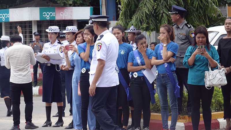 စစ္ကုိင္းတုိင္း အလွမယ္မ်ားပါ၀င္သည့္ ယာဥ္စည္းကမ္းထိန္းသိမ္းေရး ပညာေပး
