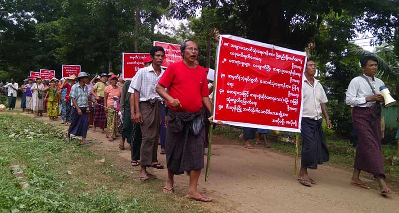 ေရကန္အတြင္း ေရခပ္သူမ်ားကို တရားစြဲမႈ ရပ္ကြက္ေနသူမ်ား ဆႏၵျပ