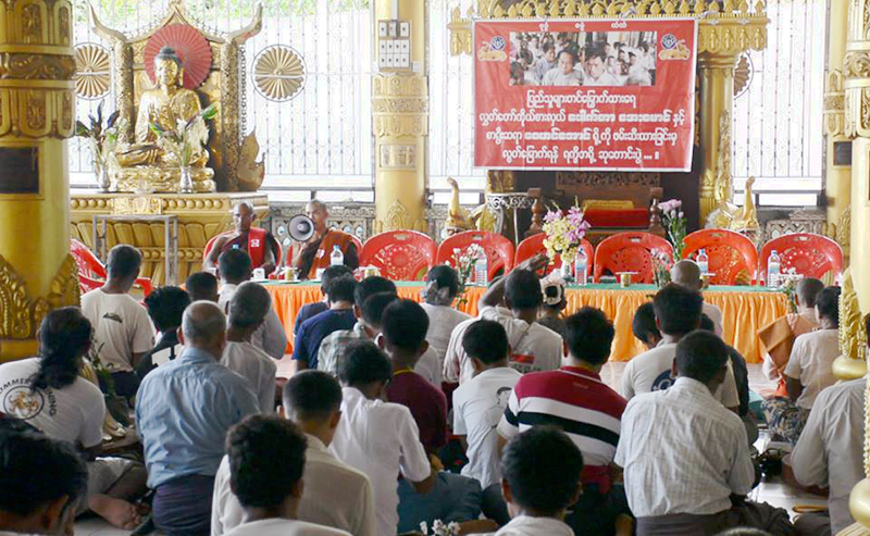 ေဒါက္တာေအးေမာင္ လြတ္ေျမာက္ေရး စစ္ေတြတြင္ ဆုေတာင္းပြဲက်င္းပ (ဓာတ္ပံု)