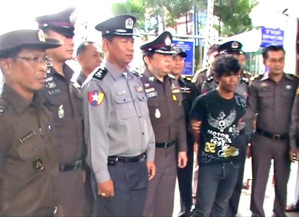 ျမ၀တီျမို့ ေ႐ြွႊဆုိင္ဓားျပတုိက္မႈ သံသယ႐ွိသူ ၁ ဦးကုိ ဖမ္းမိ