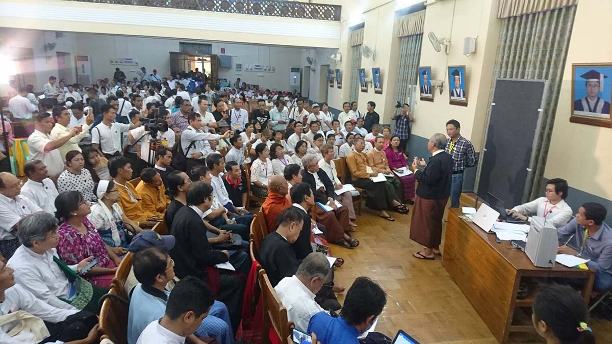 ဒီမိုကေရစီႏွစ္ ၃၀ ခရီး ေခါင္းစဥ္ျဖင့္ ေဆြးေႏြး (ဓာတ္ပုံ)