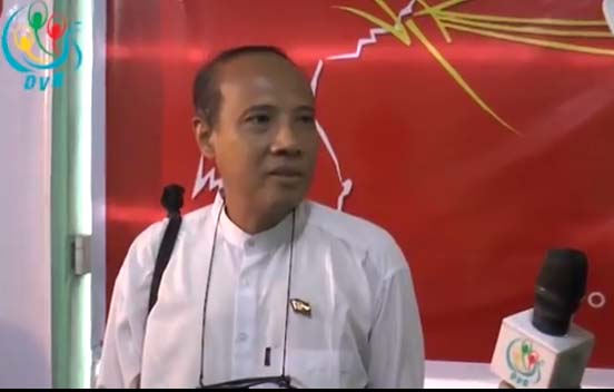 “ေက်ာင္းပရဝဏ္အတြင္း ခြပ္ေဒါင္းအလံ စိုက္ထူခြင့္ရဖုိ႔ အသက္ေသြးေခၽြးေတြ အမ်ားႀကီး ေပးဆပ္ခဲ့ရတယ္” - ရဲေဘာ္မ်ဳိးဝင္း