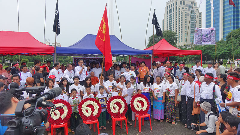 ၈၈၈၈ အေရးေတာ္ပံု ႏွစ္ ၃၀ ျပည့္ ရန္ကုန္ ၿမိဳ႕ေတာ္ခန္းမေရွ႕ လႈပ္ရွားမႈ (ဓာတ္ပံု)