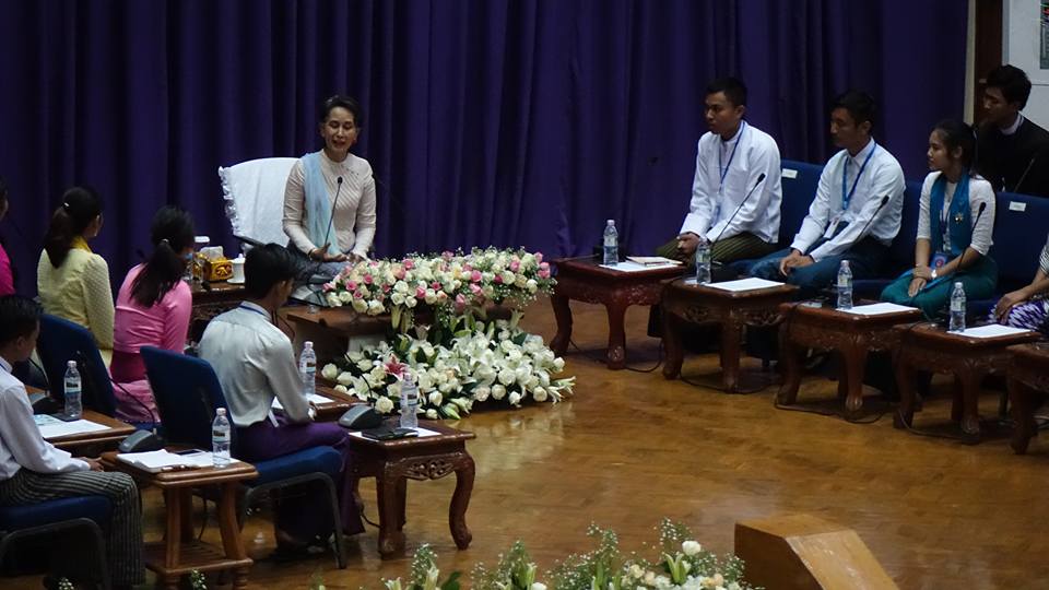 လူငယ္​​မ်ား ဂိမ္​းဆိုင္​​ေရာက္​​သည့္ျပႆနာ ဝန္ႀကီးဌာနမ်ား စုေပါင္းေျဖရွင္းရမည္ဟု အတုိင္ပင္ခံေျပာ