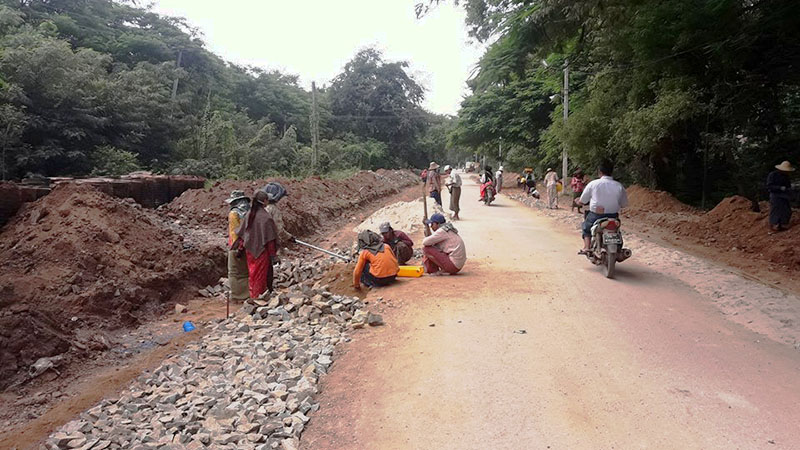 မ​ေကြးၿမိဳ႕ ျမင္​းကင္​းလမ္​းမႀကီးကို တိုင္​း​ေဒသႀကီးအစိုးရ ရန္​ပံု​ေငြျဖင့္ အဆင္​ျမႇင့္တင္