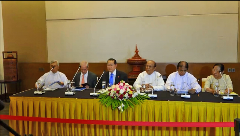 ရခုိင္အႀကံေပးအဖြဲ႔ အၿပီးသတ္အစီရင္ခံစာ တင္သြင္း