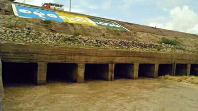 ဝမ္းတြင္း စမုံဆည္ေျမာင္းဖ်ားက ေတာင္သူမ်ား စုိက္ပ်ိဳးရန္ ေရလိုအပ္ေန