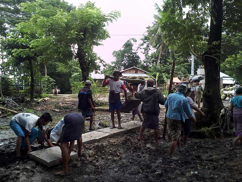 ေနအိမ္ၿခံဝန္းအတြင္း လမ္းျဖတ္ေဖာက္သျဖင့္ အုပ္ခ်ဴပ္ေရးမႉးႏွင့္အဖြဲ႔ကို တရားစြဲ