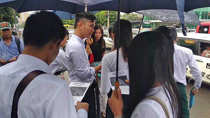 ရန္ကုန္ပညာေရးတကၠသိုလ္ေက်ာင္းသားမ်ား ယာဥ္ႏွင့္လမ္းစည္းကမ္း အသိပညာေပး