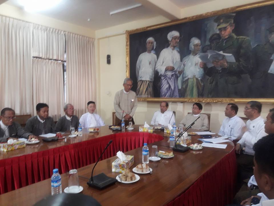 ျမန္မာ႐ုပ္ရွင္အစည္းအ႐ုံးက ေရေဘးဒုကၡသည္ ျပန္ထူေထာင္ေရး ရန္ပုံေငြေပးအပ္