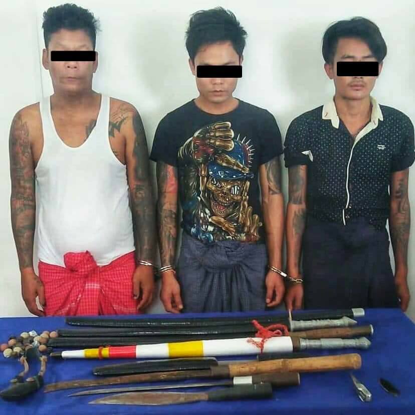 မႏၱေလးၿမိဳ႕ အေၾကာျပင္ဆုိင္တြင္ ဓားကုိင္ဆက္ေၾကးေငြေတာင္းသူ​ ၄ ဦး ဖမ္းမိ