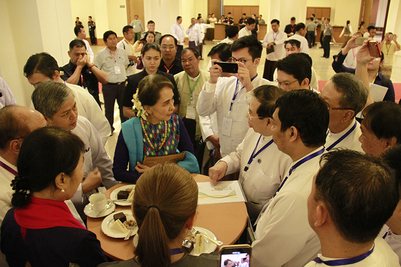 ေဒၚလာေငြေၾကးအေပၚ မွီခိုေနရမႈ ေလၽွာ့ခ်ရန္ အၾကံျပဳ