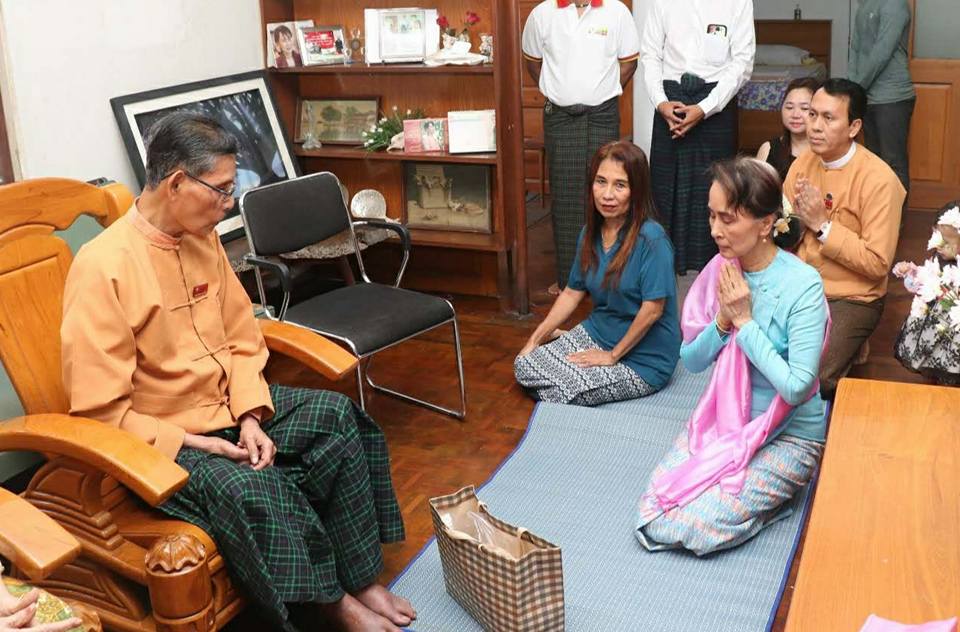 အဖြဲ႔ခ်ဳပ္နာယက သူရဦးတင္ဦးကို ေဒၚေအာင္ဆန္းစုၾကည္ ဂါရ၀ျပဳေတြ႔ဆံု