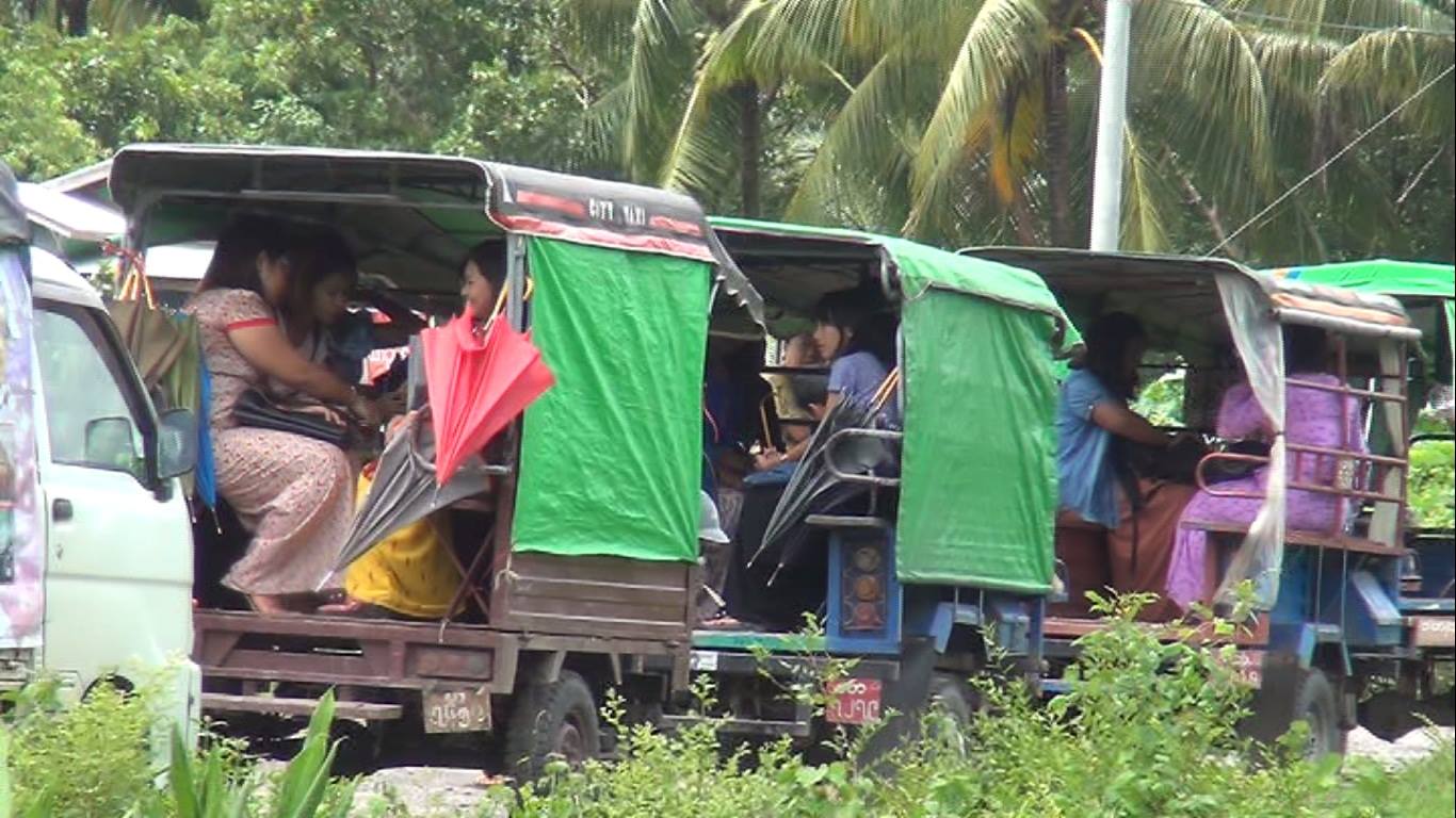 စစ္ေတြတကၠသိုလ္ႀကဳိပို႔ ႐ုိးမသဇင္ယာဥ္လိုင္း ရပ္ဆိုင္း