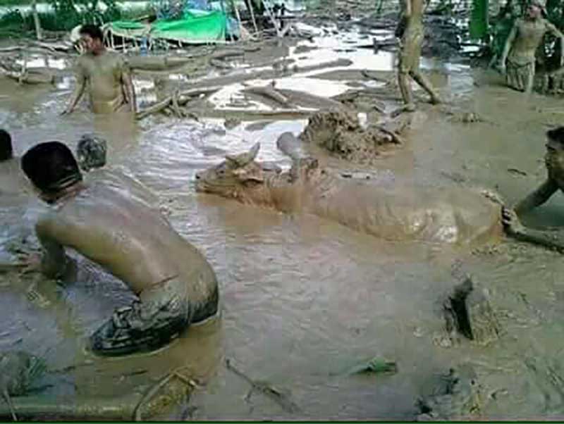 ဆြာေခ်ာင္း ေရႀကီးမႈေၾကာင့္ ကုိယ္ဝန္ေဆာင္အပါအ၀င္ ၄ ဦးေသဆုံး၊ ၃ ဦး ေပ်ာက္ေန