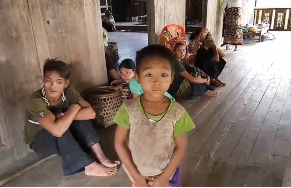 စစ္​​ဒဏ္​​ေၾကာင့္ ေမာက္မယ္ၿမိဳ႕နယ္ လူ ၂၀၀ ​ေက်ာ္​ အစားအစာ​ ျပတ္​လပ္​ၿပီး အကူညီလုိေန