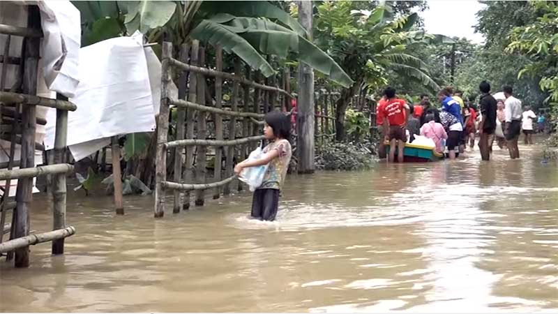 ႏုိင္ငံတ၀န္း ေရေဘးကယ္ဆယ္ေရးစခန္း ၁၀၀ ေက်ာ္ဖြင့္၊ လူ ၆၀၀၀၀ ေက်ာ္ ခုိလံႈေန