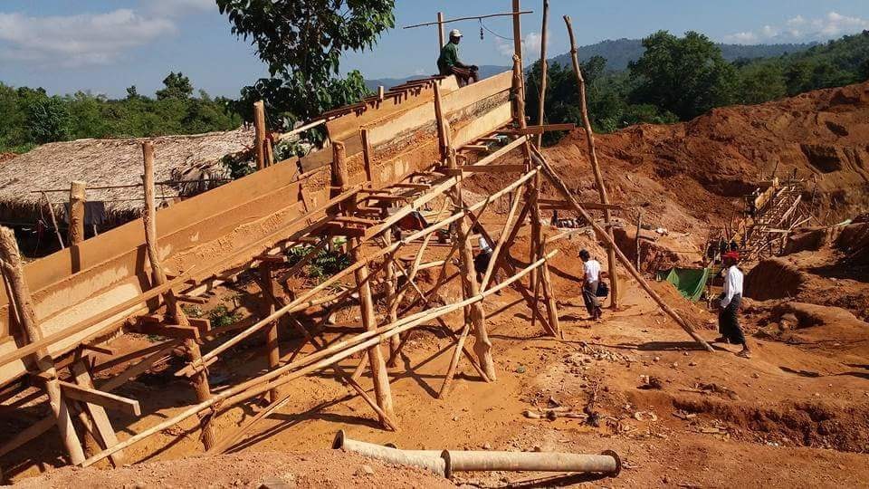 ေရႊသတၱဳ တူးေဖာ္ခြင့္ေပးမႈေၾကာင့္ သဘာဝပတ္ဝန္းက်င္ထိခုိက္မည္ကုိ ေရႊက်င္ေဒသခံမ်ား စိုးရိမ္