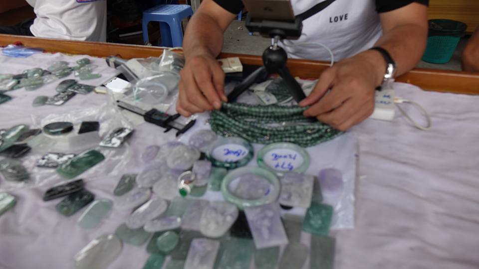 တ႐ုတ္ေက်ာက္ကုန္သည္မ်ား ၀ီခ်က္ျဖင့္အေရာင္းအ၀ယ္ျပဳလုပ္မႈ တားဆီးေပးရန္ ေတာင္းဆုိ