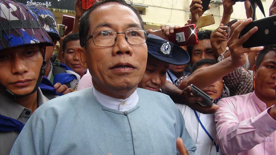 ေဒါက္တာေအးေမာင္ကို ႏိုင္ငံေတာ္ပုန္ကန္မႈ၊ အၾကည္ညိဳပ်က္ေစမႈတို႔ျဖင့္ စြဲခ်က္တင္