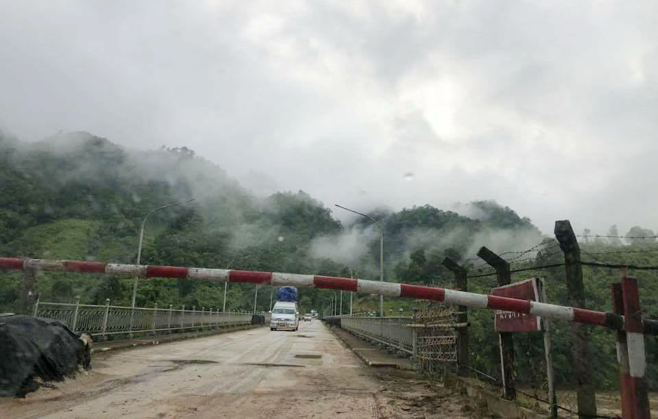 သံလြင္ျမစ္ကူး တာေကာ္တံတားေပၚတြင္ စုေပါင္းဂိတ္မ်ားက ေငြေၾကးေတာင္းခံေန