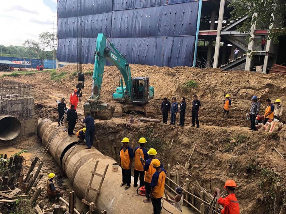 ေလွာ္ကားေရပိုက္လိုင္း အစားထိုးျပင္ဆင္ေန (သတင္းဓာတ္ပံု)