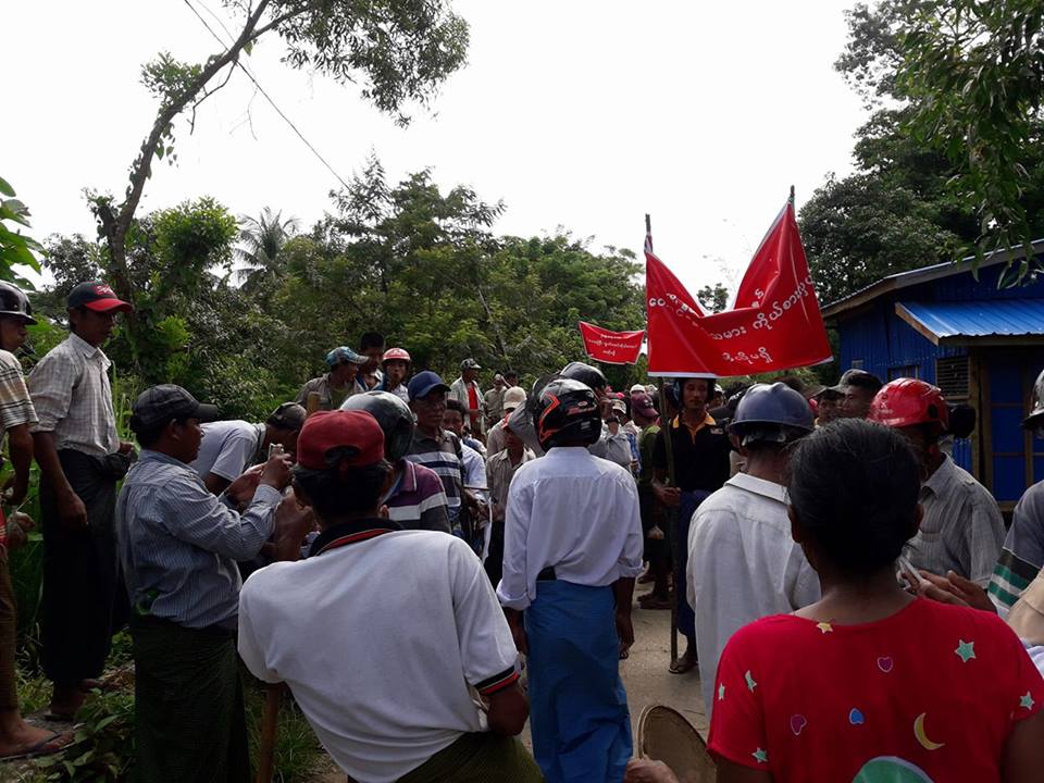 အဂၤပူၿမိဳ႕နယ္တြင္ ေရလုပ္သားမ်ားဆႏၵျပ