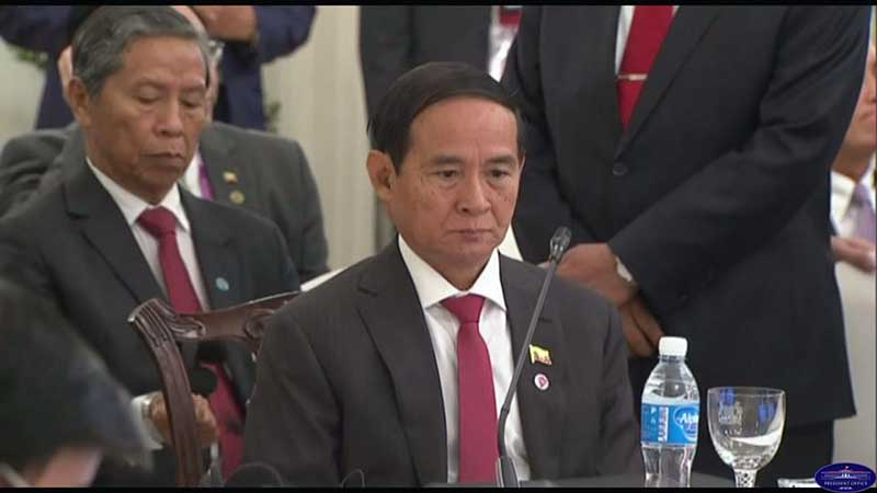 ဒီမုိကေရစီ၏ အတုအေယာင္ႏွင့္အႏၱရာယ္မ်ားကုိ အထူးသတိျပဳၾကရန္ သမၼတေျပာ
