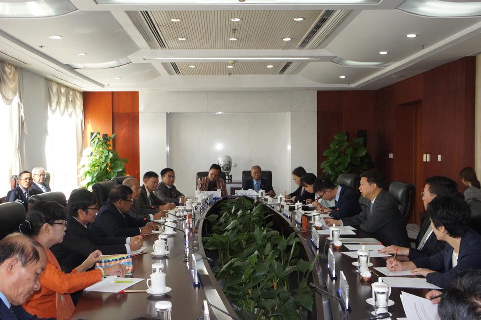 ျမန္မာ-တ႐ုတ္စီမံကိန္းမ်ား ျပည္သူစိုးရိမ္မႈ အေလးထားရန္လိုဟု ေဒါက္တာေဇာ္ျမင့္ေမာင္ေျပာ