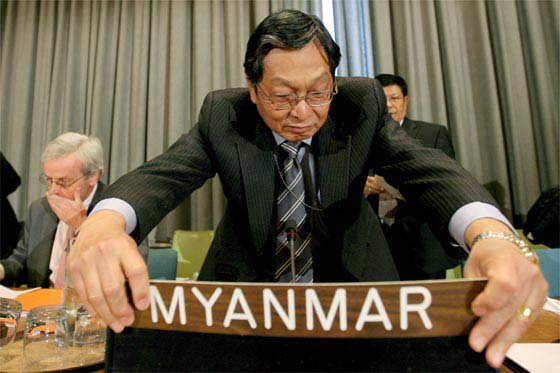 ဖြဲ႔စည္းပံုျပင္ႏိုင္မွသာ အသြင္ကူးေျပာင္းေရးကို အာမခံႏိုင္မည္ဟု အစိုးရေျပာ