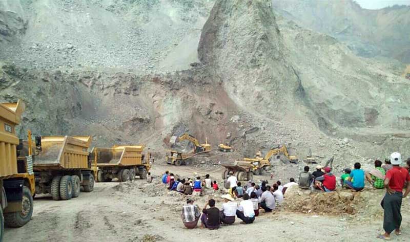 ဖားကန္႔တြင္ ေျမစာပုံၿပိဳက်၍ ၁ ဦးေသဆုံး၊ ၁ ဦးဒဏ္ရာရရွိ