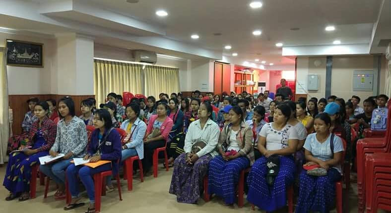 အလုပ္ထုတ္ခံရသည့္ ဖုယြင္အထည္ခ်ဳပ္အလုပ္သမားမ်ားႏွင့္ အန္အယ္လ္ဒီေတြ႔ဆံု