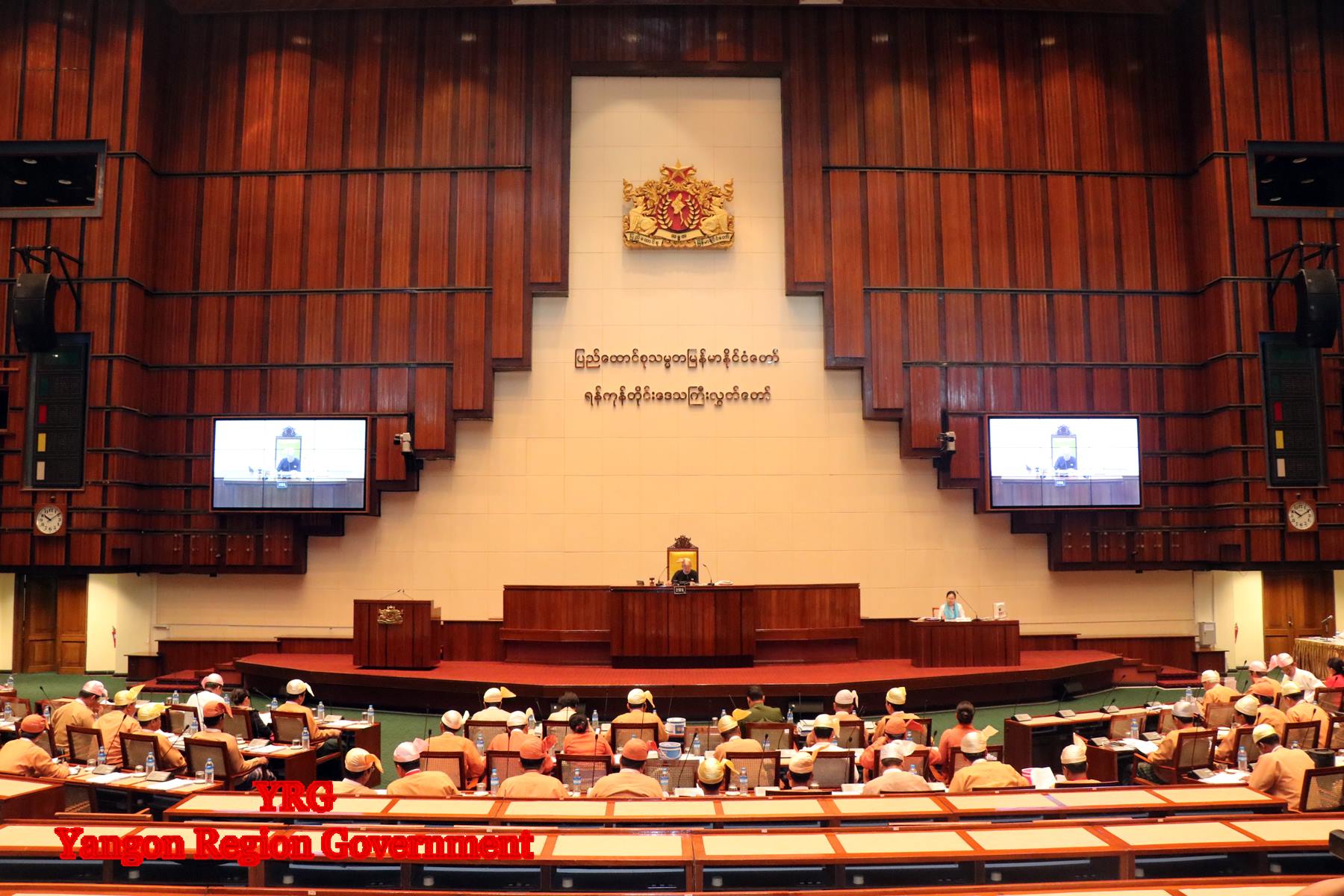 ေရႊျပည္သာ ၀ါးတရာေက်းရြာတြင္ ဂိတ္ရင္းထားၿပီး YBS ကားမ်ား ေျပးဆြဲေပးရန္ ညႇိႏိႈင္းေန