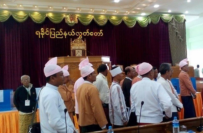 ကမန္လူမ်ိဳးအမည္ျဖင့္ မွားယြင္းစြာ ႏိုင္ငံသားကတ္ထုတ္ေပးမႈ ျပန္႐ုပ္သိမ္းေပးေရးအဆုိ အတည္ျပဳ