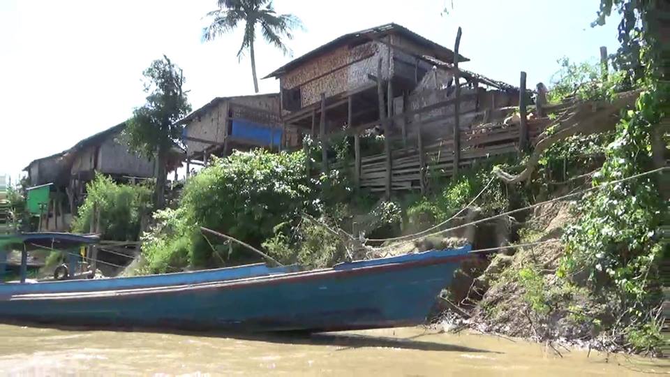 ျမစ္ေရတုိက္စားမႈေၾကာင့္ ေနအိမ္မ်ားေမ်ာပါမည္ကုိ ရွားေတာရြာသားမ်ား စုိးရိမ္