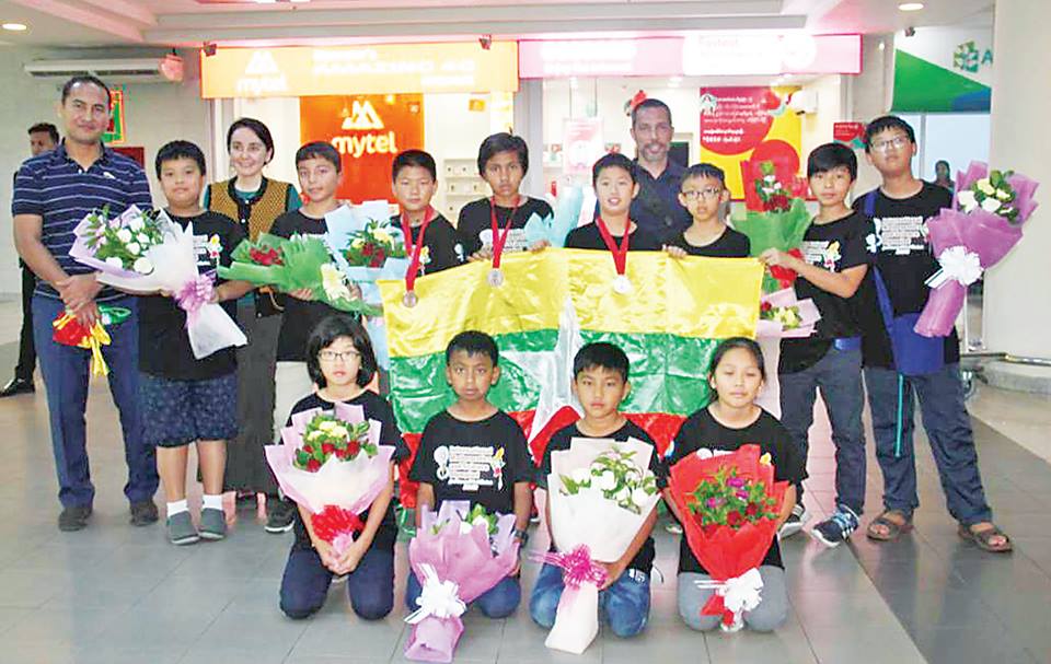 ႏိုင္ငံတကာ သခ်ၤာႏွင့္ သိပၸံၿပိဳင္ပြဲတြင္ ျမန္မာေက်ာင္းသားမ်ား ဆုတံဆိပ္ ၃ခုရရွိ